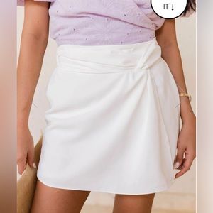 New! PINK LILY Afternoon Sail White Twist Waist Mini Skort Size Small